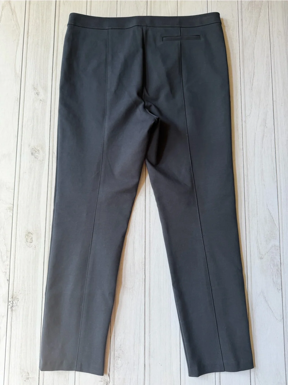 Women’s Tory Burch navy blue Vanner tailored cropped ankle pants. Size 14